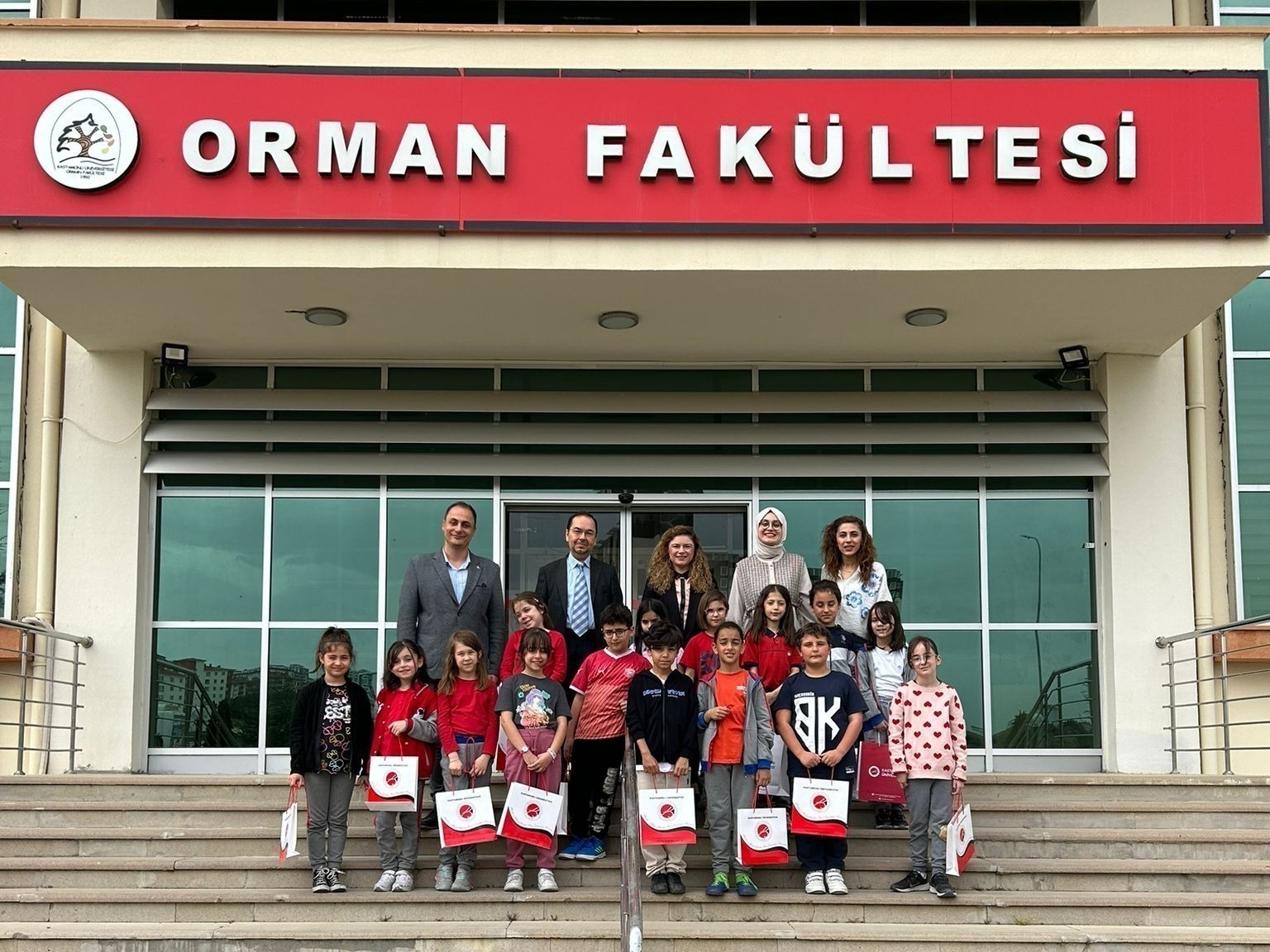 Bahçeşehir Koleji öğrencilerinin 23 Nisan Haftası Kapsamında Fakültemize Ziyareti 