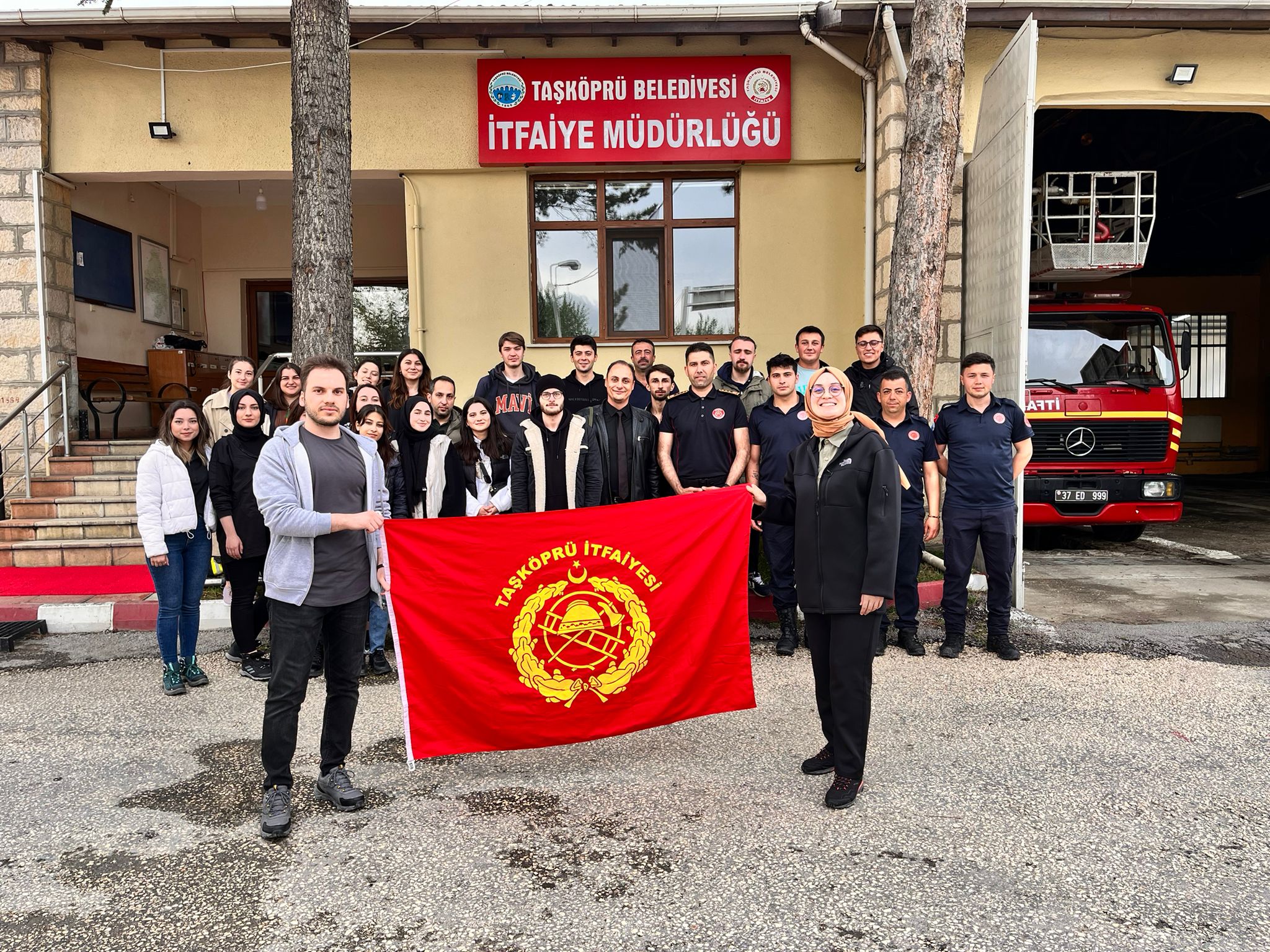 Orman Mühendisliği Bölümü Öğrencilerimiz ile Taşköprü İtfaiye Müdürlüğü'ne Teknik Gezi Düzenlendi