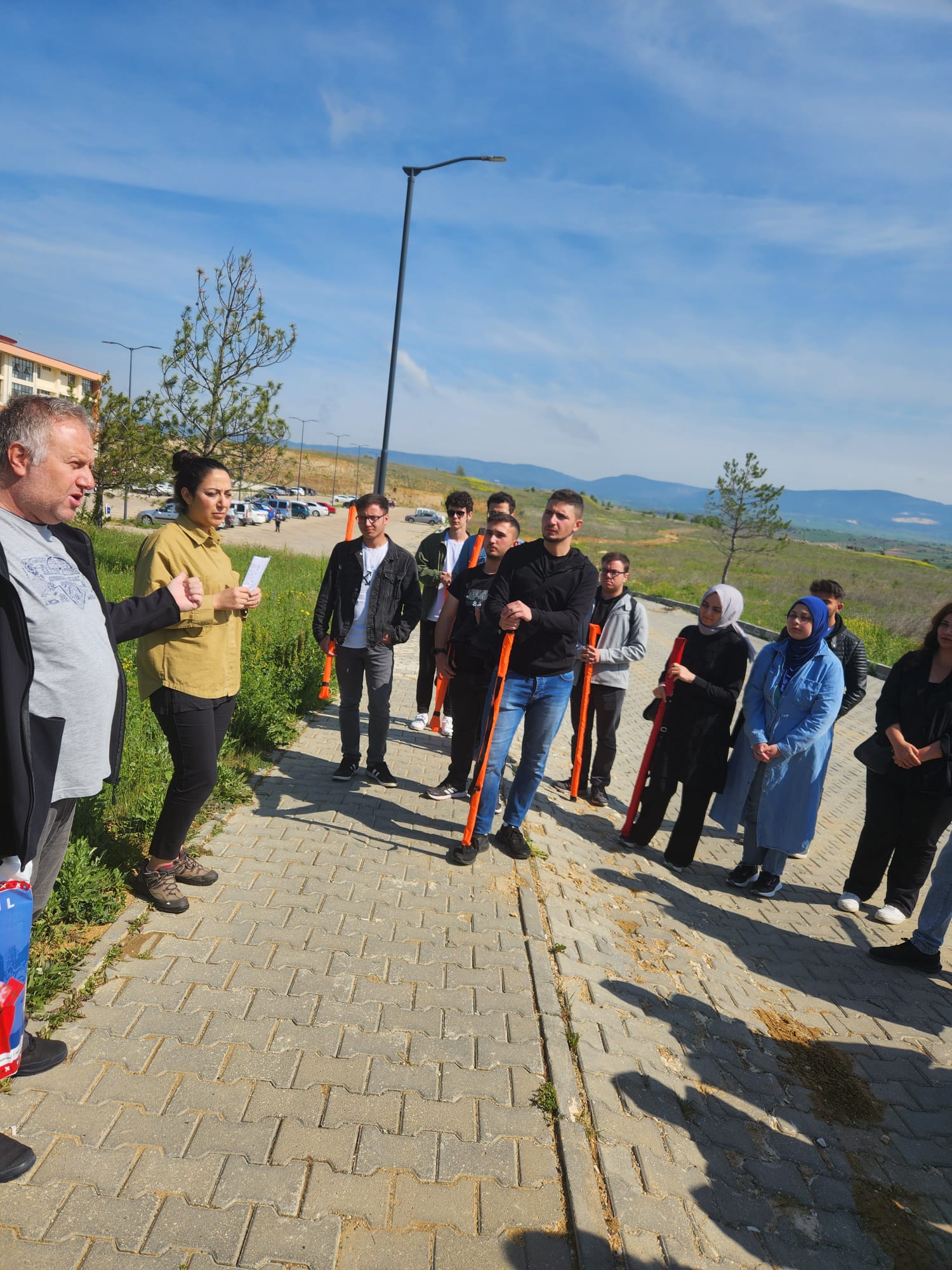 “Ölçme ve Harita Bilgisi” ve “Ormancılıkta İnşaat Bilgisi” Dersleri Kapsamında Arazi Uygulaması