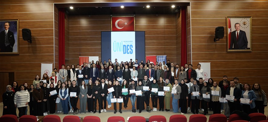 ÜNİDES Başarı Belgeleri Törenle Takdim Edildi