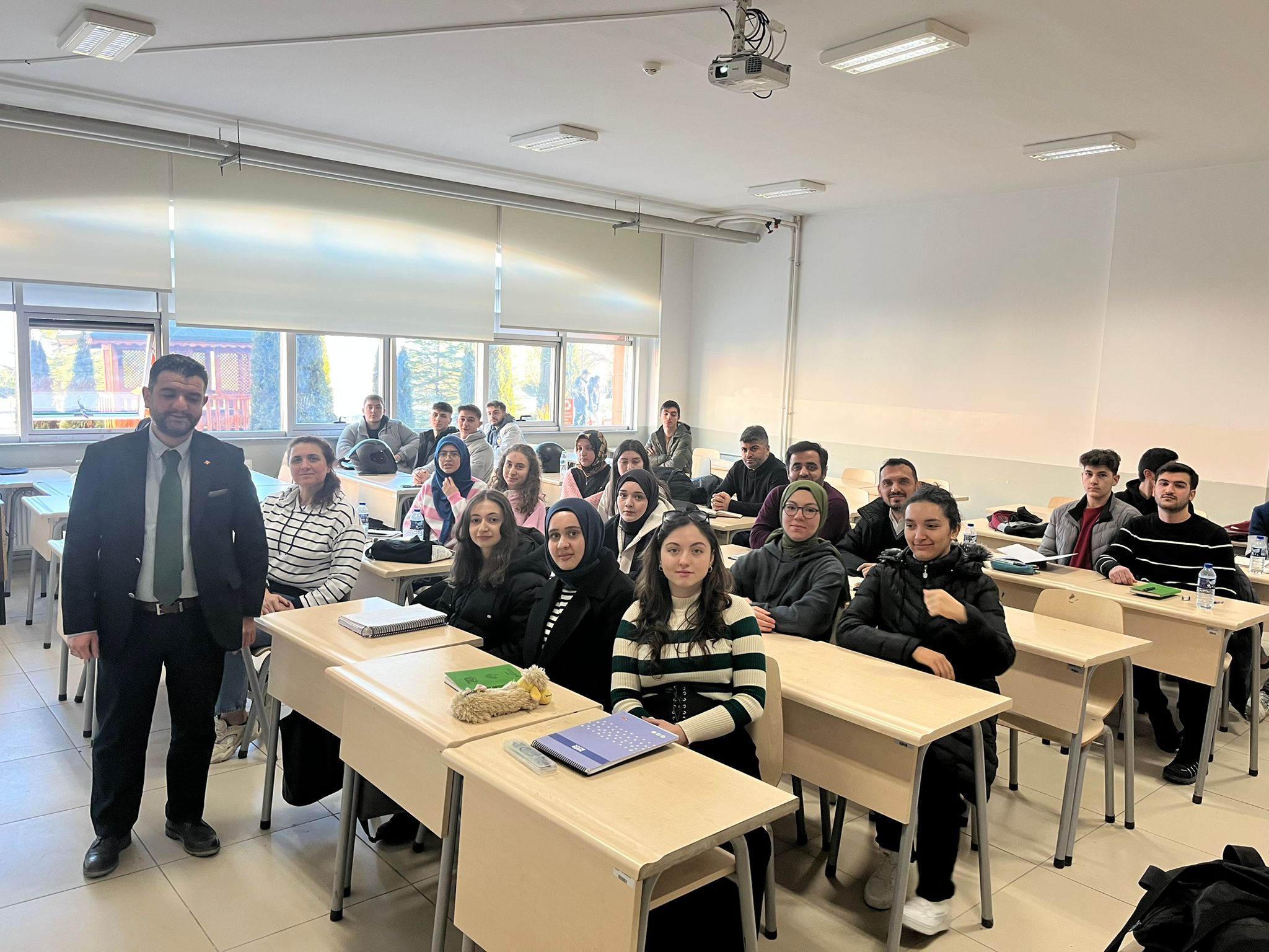 Sayın Yalçın UYANIK ve Sayın Bayram GÜVEN Orman Endüstri Mühendisliğine Giriş Dersi Kapsamında Öğrencilerimize Engin Tecrübelerini Paylaştılar