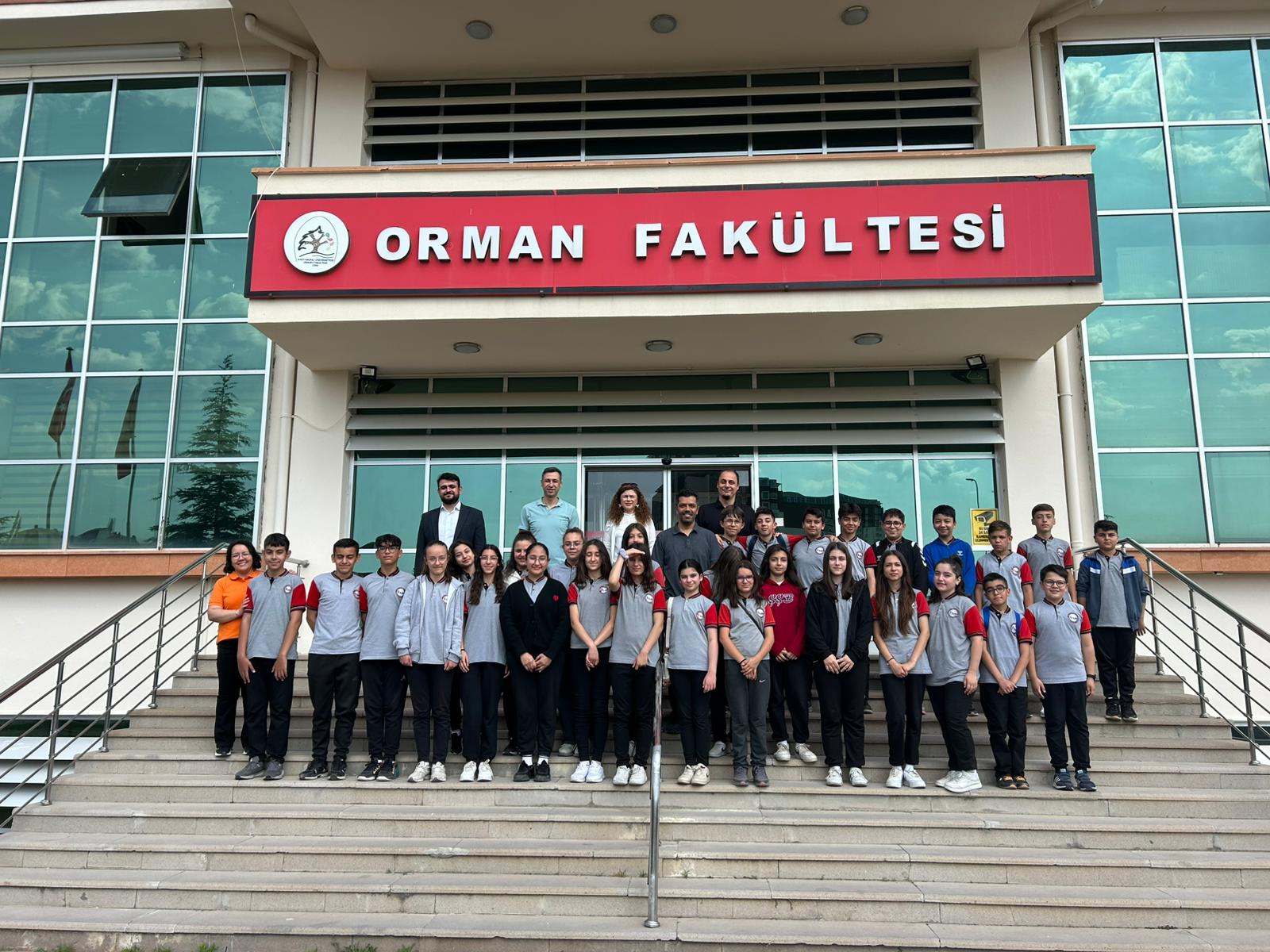 Şehit Şerife Bacı Ortaokulu Öğrencilerinden Orman Fakültemize Ziyaret
