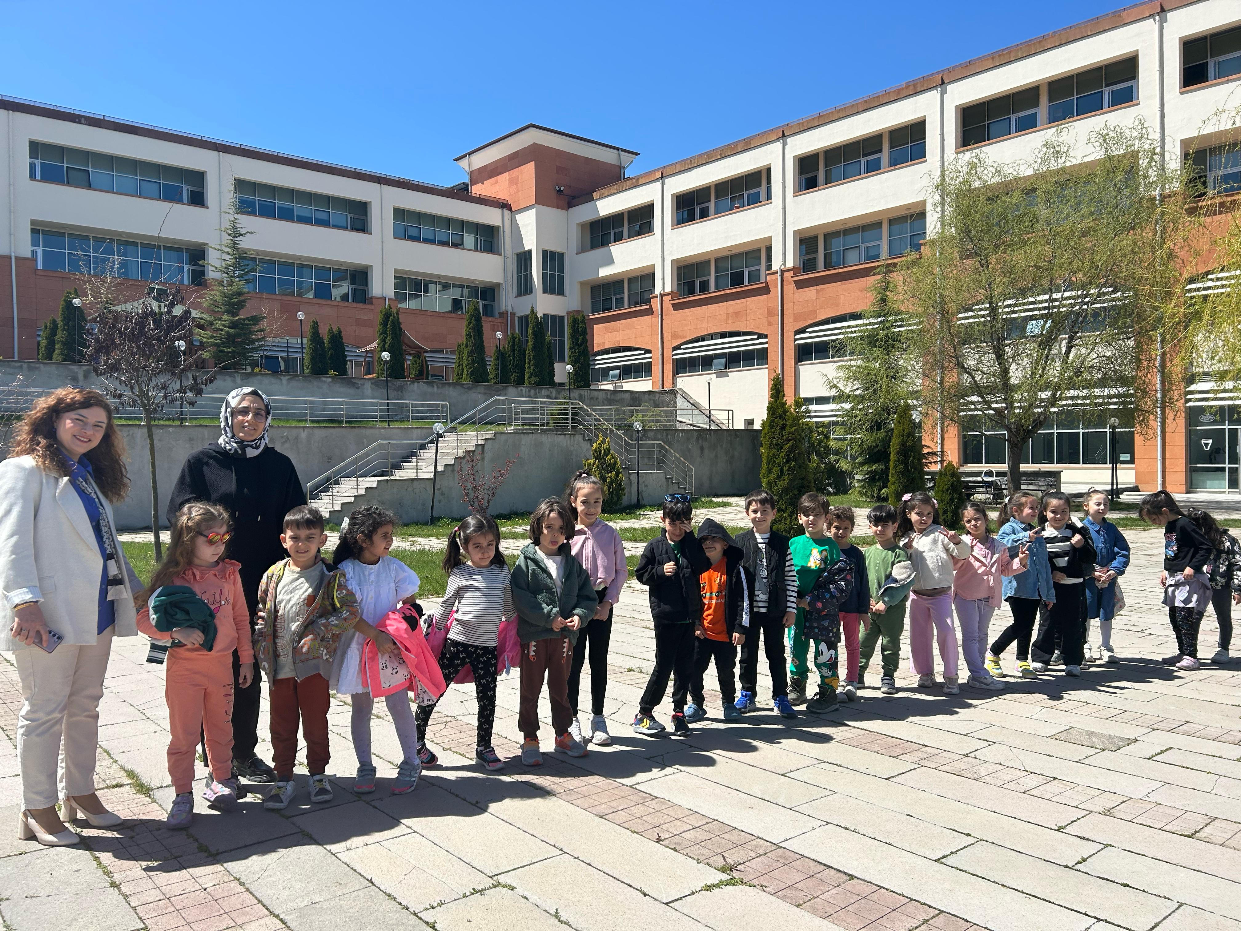 Minik Öğrencilerden Fakültemize Anlamlı Ziyaret