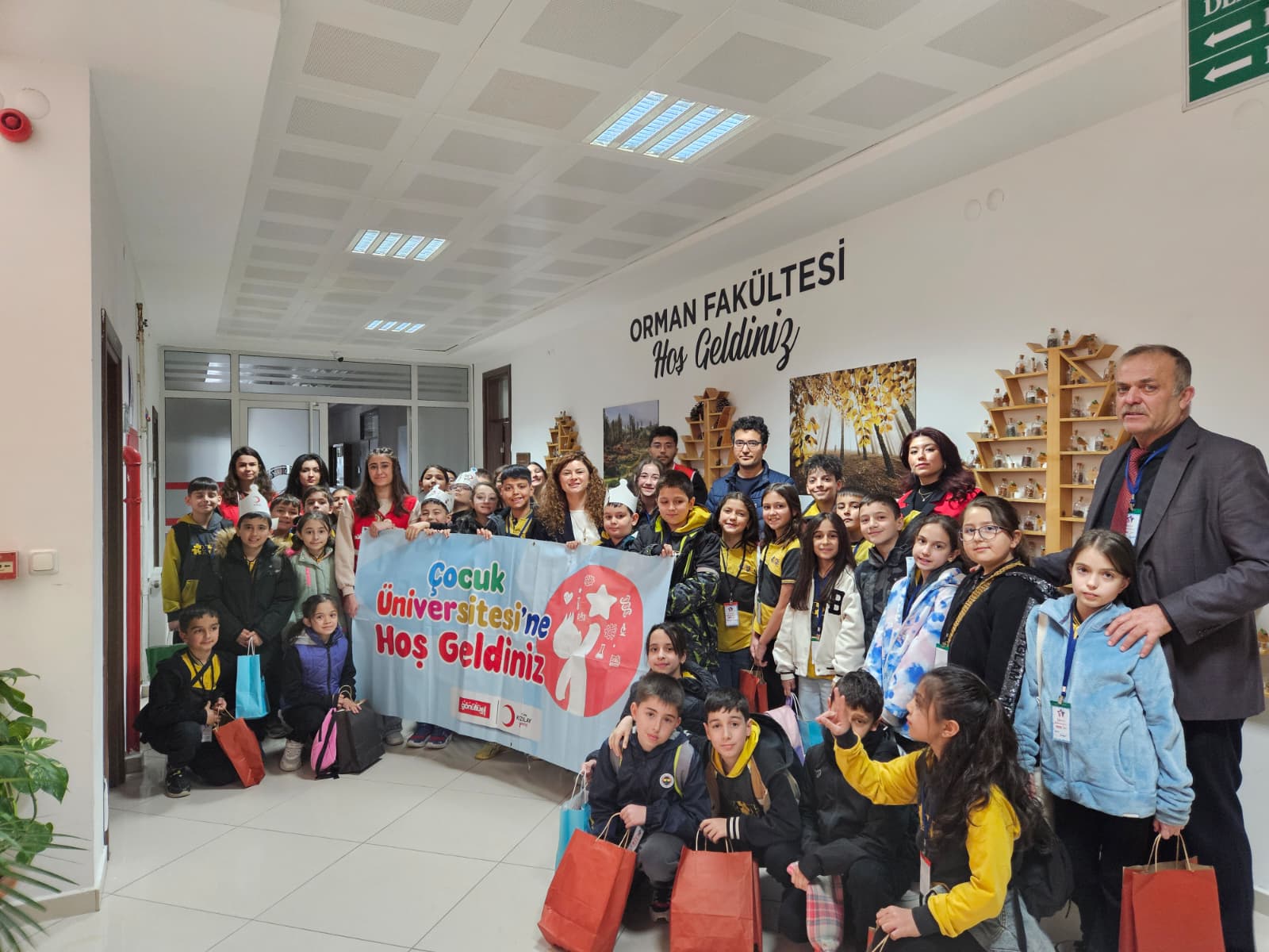 “Çocuk Üniversitesi” Projesi Kapsamında Fakültemizde Eğitici ve Eğlenceli Buluşma