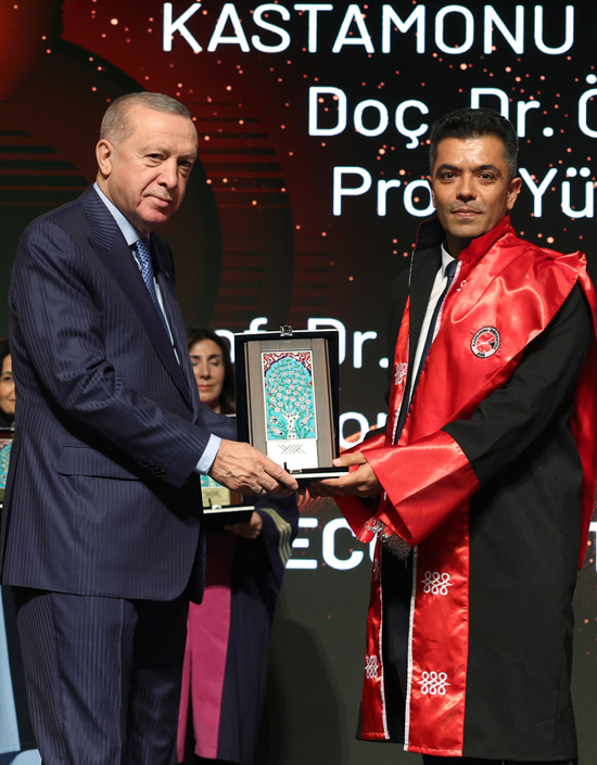 Cumhurbaşkanımız Sayın Recep Tayyip Erdoğan’dan Kastamonu Üniversitesi’ne Üstün Başarı Ödülü